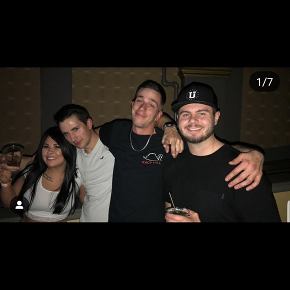 Meet your Posher, Chris - Picture 2 of 4